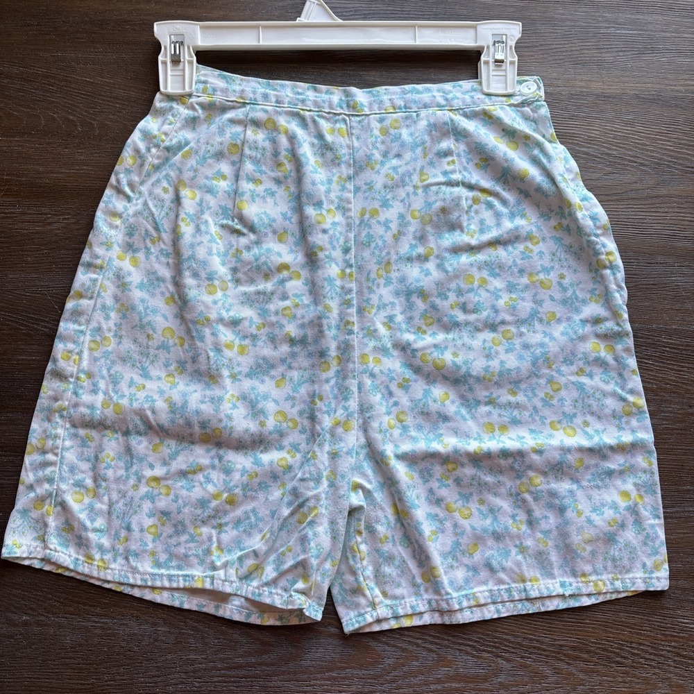 Vintage XS Women's Shorts High Rise 100% Cotton Lemons and Pears NEEDS REPAIR